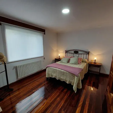 Acogedora Casa De Campo- Bajo Con Finca- Neda